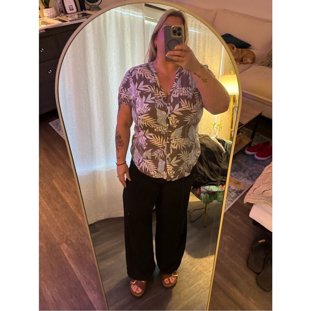 Torrid Button-Front Short Sleeve Floral Top tropical